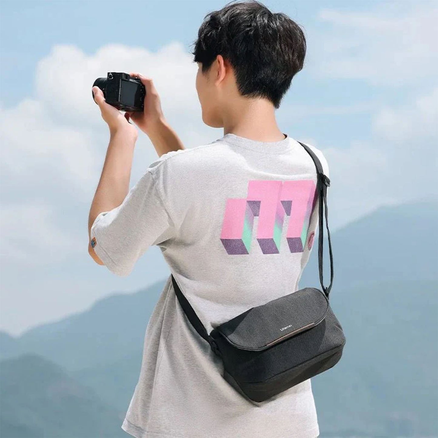 Ulanzi F02 Light Weight Single-Shoulder Bag B085 (Black)